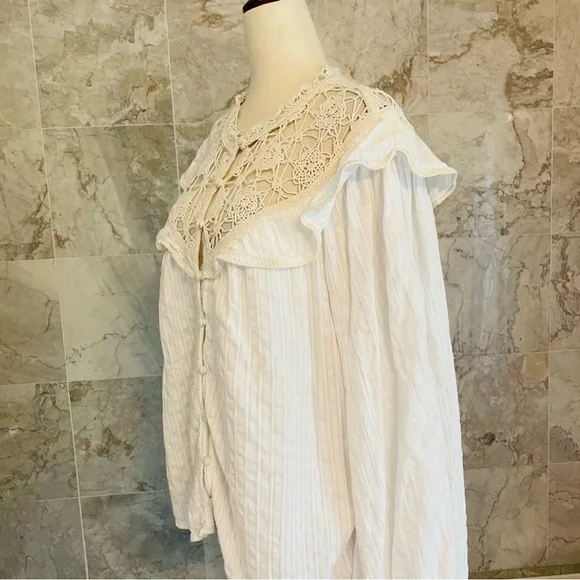 Pilcro Long-Sleeve Eyelet Cutwork Blouse - Picture 5 of 9